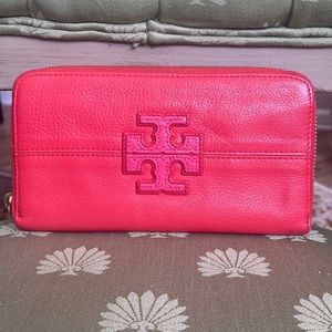 EUC Tory Burch full size wallet.